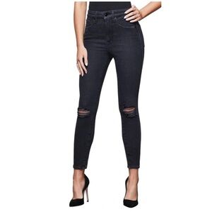 Good American Good Curve Skinny Crop Jeans in Black090